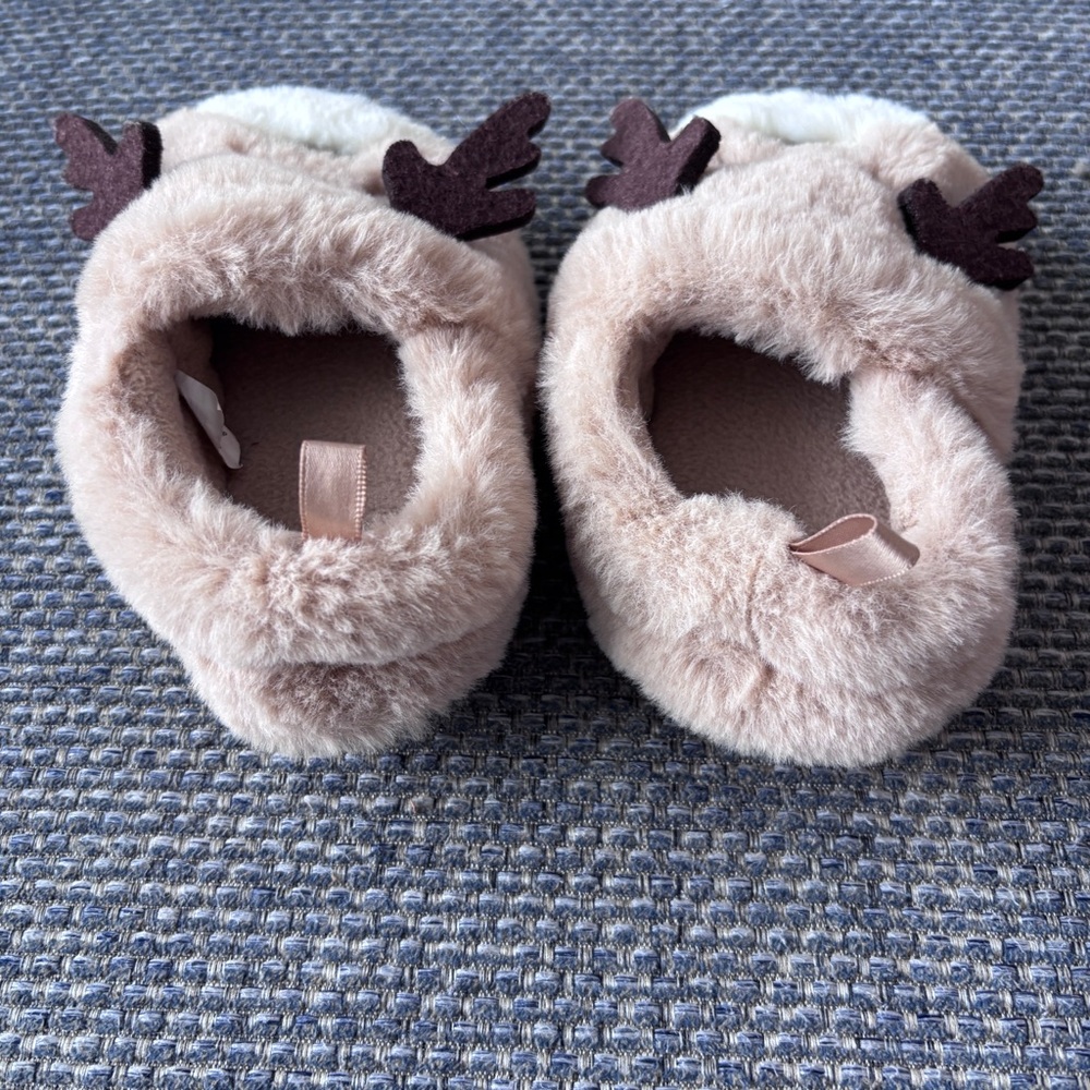 5/$25 Old Navy Reindeer Plush Slippers – Size 7/8 - Picture 4 of 5